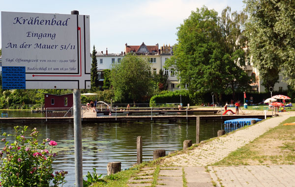 Im Altstadtbad  Krähenteich findet ein Swim and Run statt.