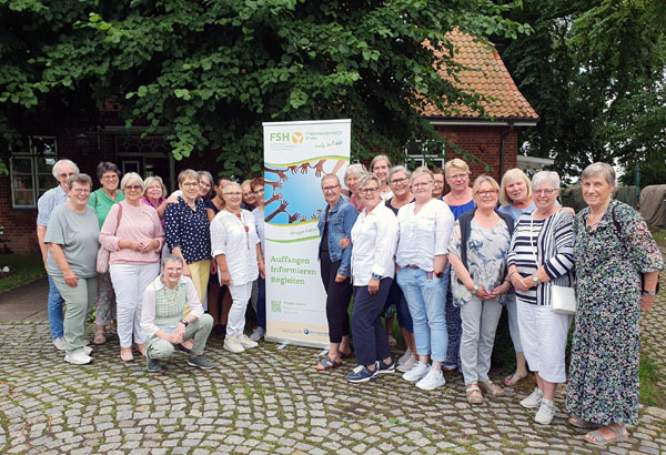 Die Frauenselbsthilfe Krebs Gruppe Lübeck wurde zu einem gemütlichen Nachmittag auf den Friederikenhof eingeladen. Foto: Karin Lüneburg
