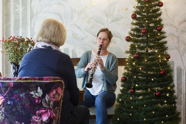 Coming Home For Christmas ist die Fortsetzung der Türschwellenkonzerte der KulturTafel Lübeck. Foto: Rahel Zander