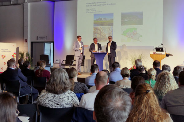 Rund 100 Unternehmer kamen zum Gewerbeflächenforum nach Lübeck. Foto: KWL
