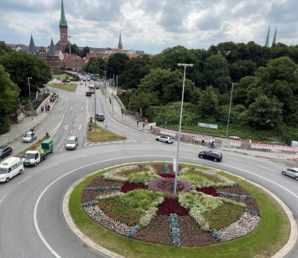 Der Lindenplatz zeigt in diesem Jahr eine große Blüte. Foto: Hansestadt Lübeck