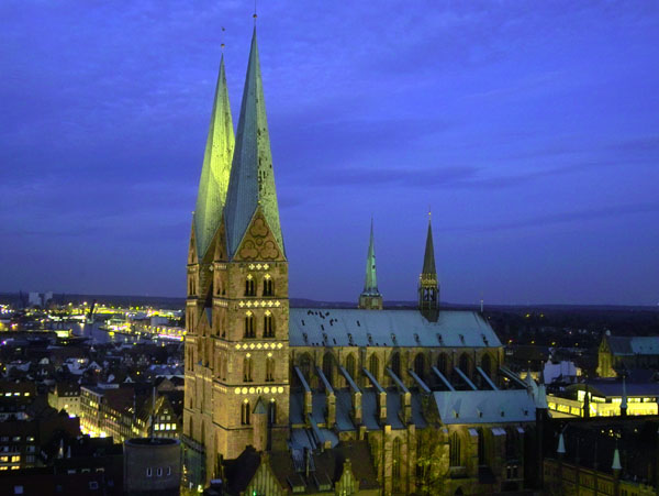 Die St. Marien-Kirche zu Lübeck bietet zum Welt-Aids-Tag eine Open-Air-Andacht. Foto: Archiv