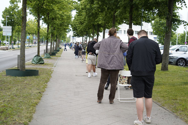 Am Samstag reichte die Warteschlange bis zur ehemaligen Bundesbank am Holstentor. Fotos: VG