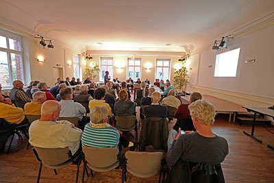 Der Ortsrat Travemünde lädt zu einer öffentlichen Sitzung ein. Foto: Karl Erhard Vögele/Archiv