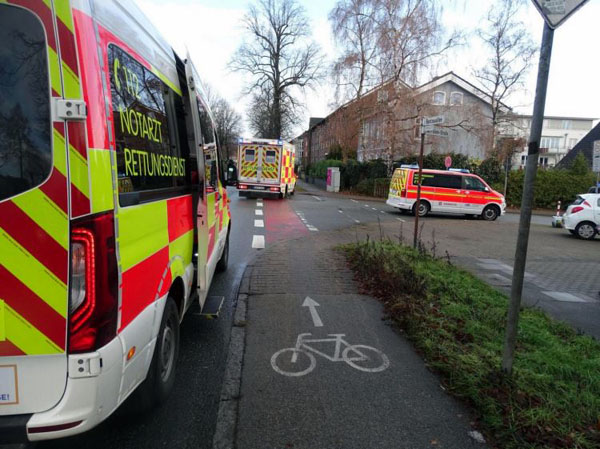 In Bad Schwartau wurde eine Radfahrerin von Auto erfasst und schwer verletzt. Fotos: Polizei