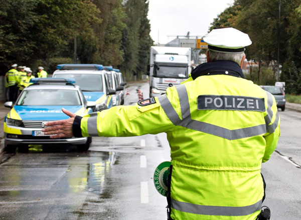 Bei Verkehrskontrollen im Bereich der Fackenburger Allee und der Lohmühle konnten neben zwei Straftaten insgesamt 121 Ordnungswidrigkeiten festgestellt werden. Foto: Symbolbild
