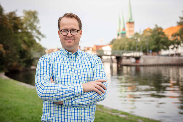 Arne-Matz Ramcke ist Mitglied in Bauausschuss und Bürgerschaft so wie Landtagskandidat der Grünen.