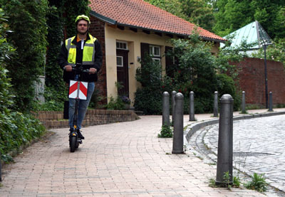 Die Mess-Scooter sind noch etwa zehn Tage lang in Lübeck unterwegs. Fotos: VG
