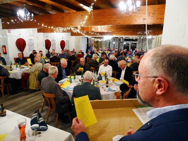 Achim März vom Gemeinnützigen Verein Schlutup konnte zahlreiche Gäste zum Herrenabend begrüßen. Fotos, O-Ton: Harald Denckmann