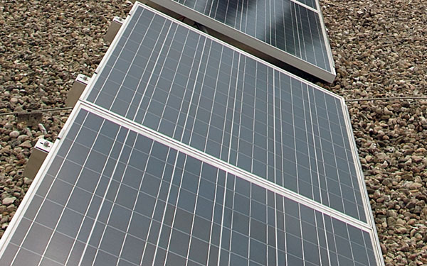 Schulen können zum Beispiel für Photovoltaik bis zu 75.000 Euro Fördergelder bekommen.