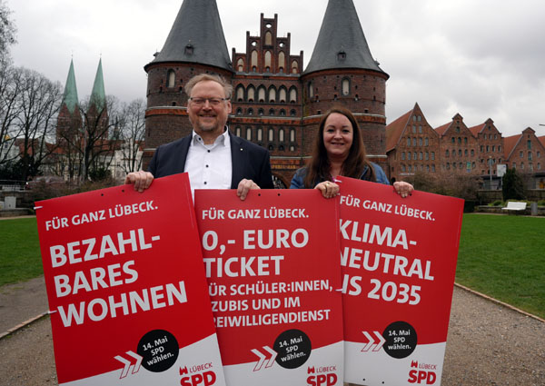 Die Spitzenkandidaten Peter Petereit und Sandra Odendahl stellten am Freitag den SPD-Wahlkampf vor. Fotos: JW