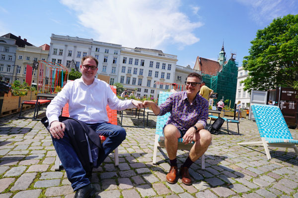 Bürgermeister Jan Lindenau und Tourismus-Chef Christian Martin Lukas wollen die Innenstadt auch für Lübecker attraktiver machen. Foto: JW