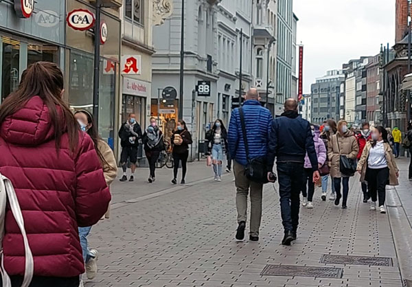 In die Lübecker Innenstadt kehrt die Normalität zurück. Fotos: JW