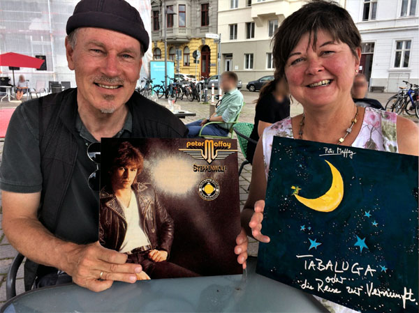 Wolfgang Bremer und Andrea Plennis laden zum Vinyl-Abend in die Location 25 ein.