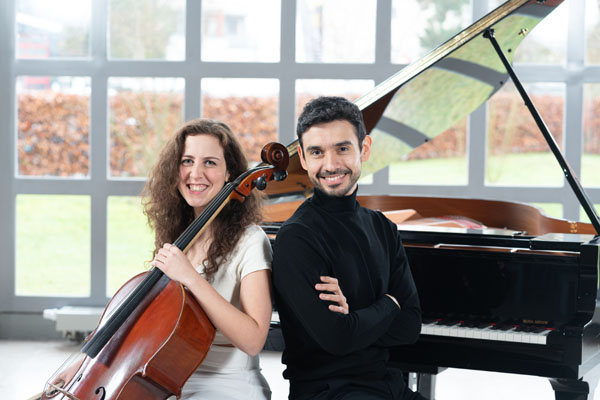 Das Duo Alba nimmt die Gäste mit auf eine musikalische Reise nach Spanien. Foto: Veranstalter