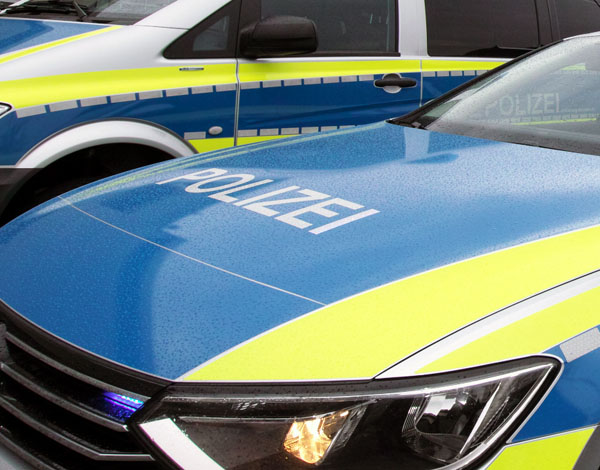 Die Polizei bittet den Fahrer des geschädigten Opel, sich zu melden. Foto: Symbolbild