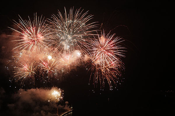 Mit einem großen Feuerwerk endete am Sonntagabend die Travemünder Woche. Fotos: Karl Erhard Vögele