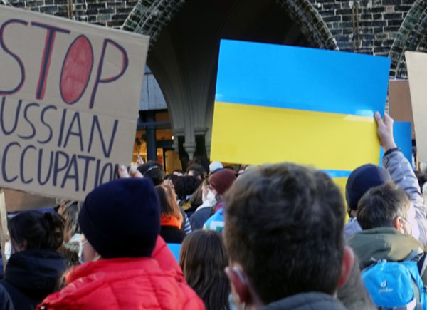 Schüler haben eine Demo gegen die Krieg in der Ukraine organisiert. Symbolbild: JW