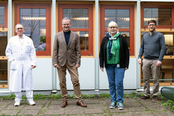 Prof. Dr. Dirk Rades, Konsul Carsten Bliddal, Honorarkonsul Dänemarks in Lübeck, Heike Krauth, UKSH Akademie, und Hannes Köhler, Geschäftsführer NEXTLABEL OHG. Foto: UKSH