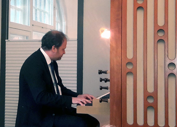 Marienorganist Johannes Unger spielt am Freitag erstmals wieder die große Orgel in der Marienkirche. Foto: Archiv/TD