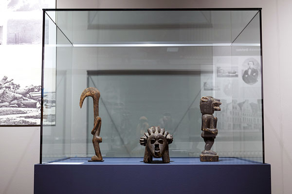 Bei der Ausstellung im Museum für Natur und Umwelt wird eine kulturwissenschaftliche Betrachtung afrikanischer Tierskulpturen mit naturwissenschaftlichen Fragen kombiniert.