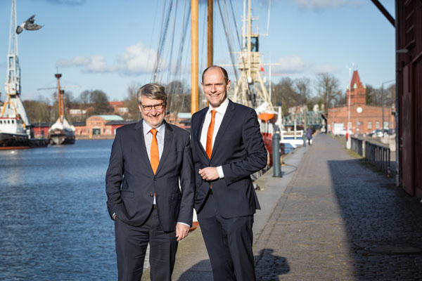 Die Vorstandsmitglieder Bernhard Rogge und Christian Mehrens haben eine Bilanz für 2021 gezogen. Foto: Volksbank