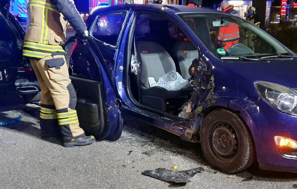 Erheblicher Sachschaden entstand bei einem Zusammenstoß zweier Fahrzeuge am Donnerstagabend in Stockelsdorf. Fotos: Oliver Klink