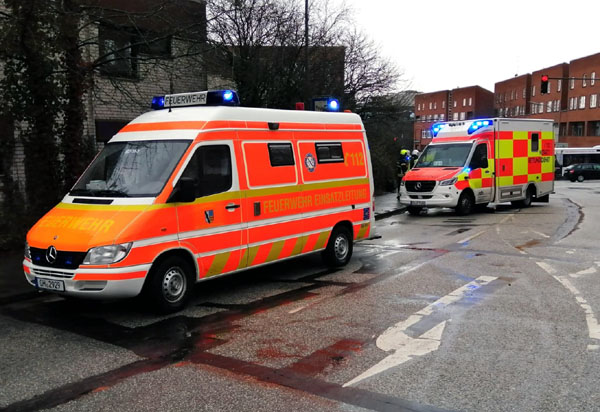 In der Eutiner Straße in Bad Schwartau wurde eine Fußgängerin sehr schwer verletzt. Fotos: STE
