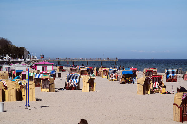 Im windgeschützten Strandkorb kann man die Sonne richtig genießen. Fotos: Karl Erhard Vögele