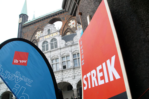 Die gemeinsame Streikkundgebung fast aller beteiligten Betriebe findet am 30. November 2023 in Lübeck. Foto: Archiv