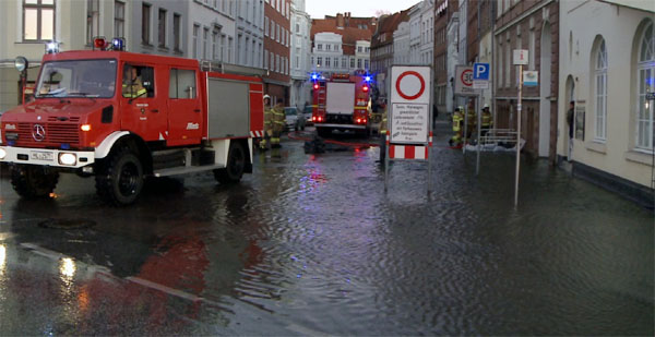 Die Uni Kiel sucht Beiträge zum Thema Hochwasser. Foto: Oliver Klink/Archiv