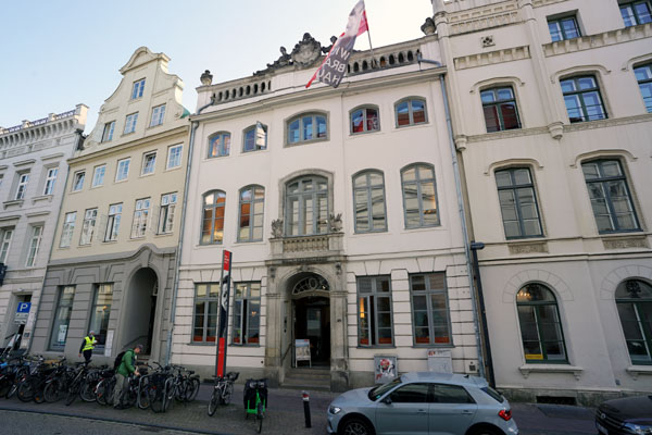 Das Willy-Brandt-Haus in der Königstraße zeigte eine Ausstellung zu Fridays for Future Lübeck.