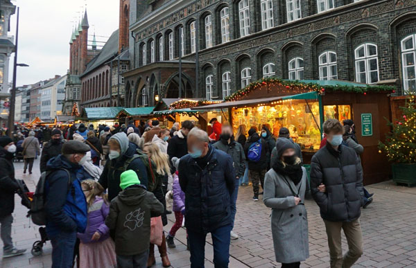 Am 4. Adventswochenende zog es viele Besucher auf den Lübecker Weihnachtsmarkt. Fotos: JW