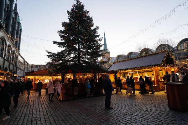 Eine vollständige Schließung des Weihnachtsmarktes ist nur geplant, wenn es ein einheitliches Vorgehen in Schleswig-Holstein gibt. Foto: JW