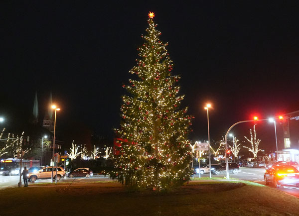 Im Bereich der Lübecker Innenstadt sorgen rund 500.000 LED-Lichter für eine stimmungsvolle Adventszeit. Fotos: JW