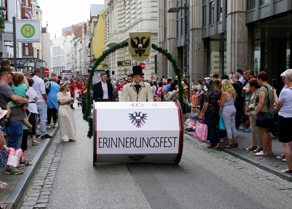 Nach drei Jahren Pause konnte in Lübeck wieder der traditionielle Volksfestzug stattfinden. Fotos: JW