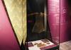 Ein Höhepunkt der Ausstellung ist eine rund 600 Jahre alte Kindertunika aus Danzig. Fotos: JW
