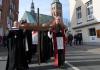 Ein Bild aus 2023: Jedes Jahr zieht der Ökumenische Kreuzweg Lübeck Hunderte Christliche an. Fotos: JW