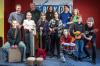 Förderer und die RockPop-Schule ermöglichen den kostenlosen Musikunterricht. Foto: RockPop-Schule