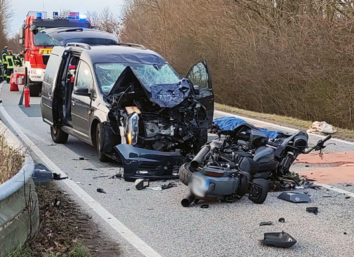 Lübeck live Verkehrsunfall mit tödlich verletztem Kradfahrer
